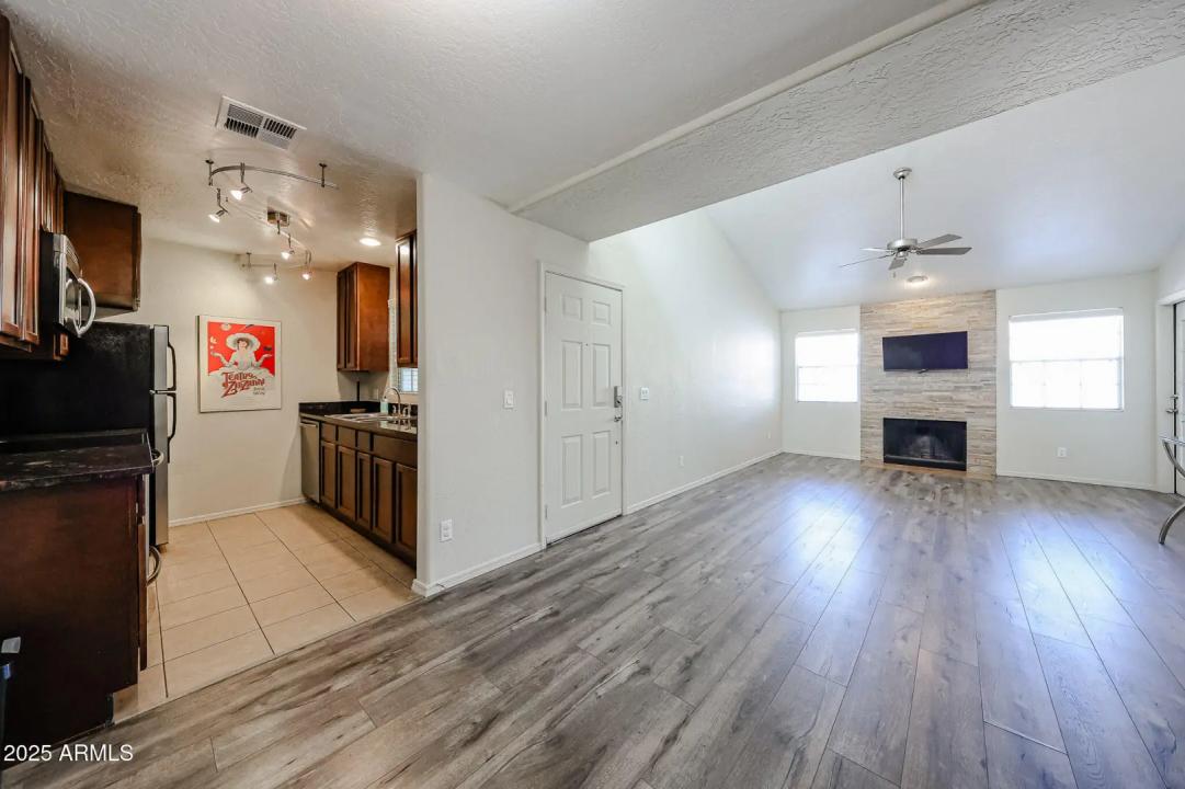 Real Estate Picture 6