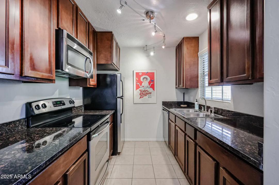 Real Estate Picture 7