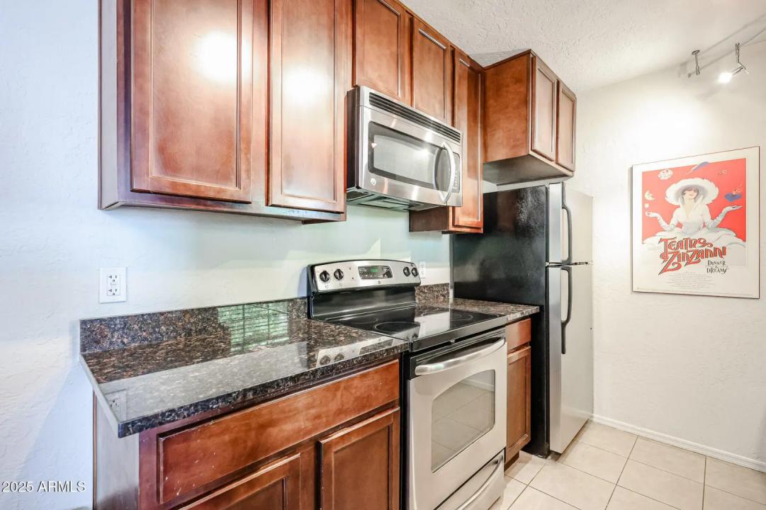 Real Estate Picture 8