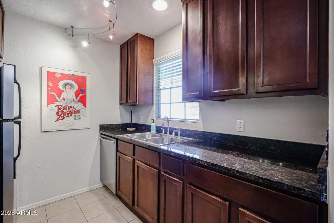Real Estate Picture 9