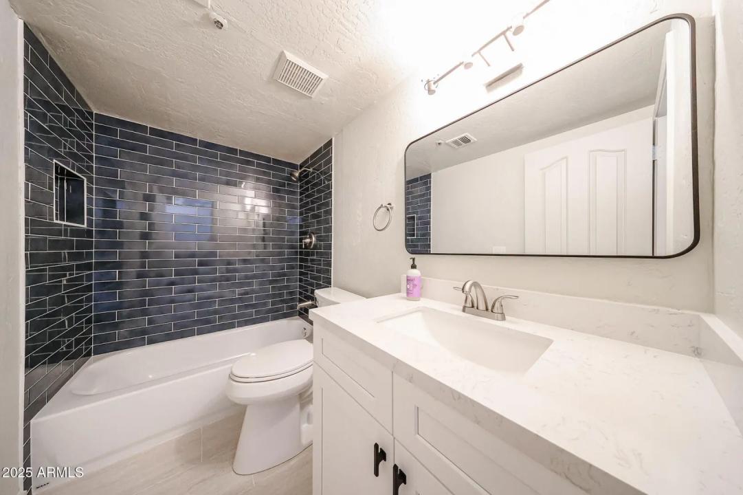 Real Estate Picture 11