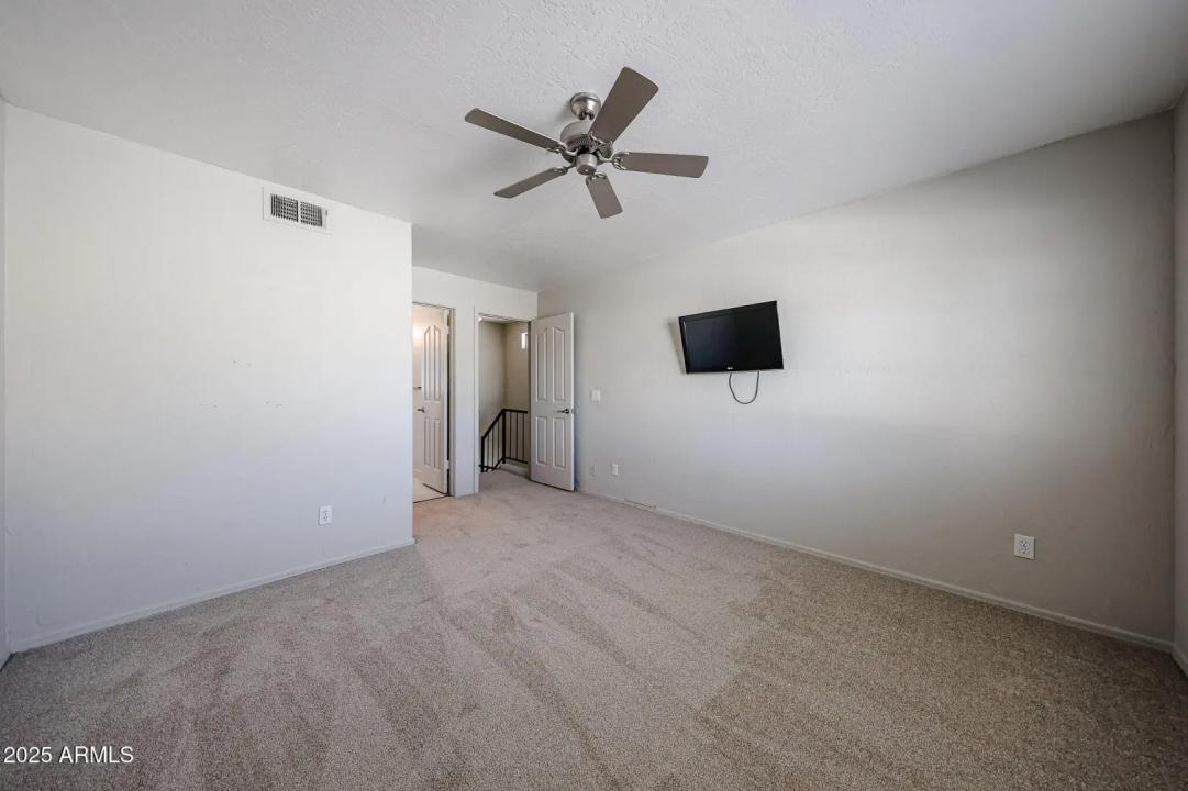Real Estate Picture 18