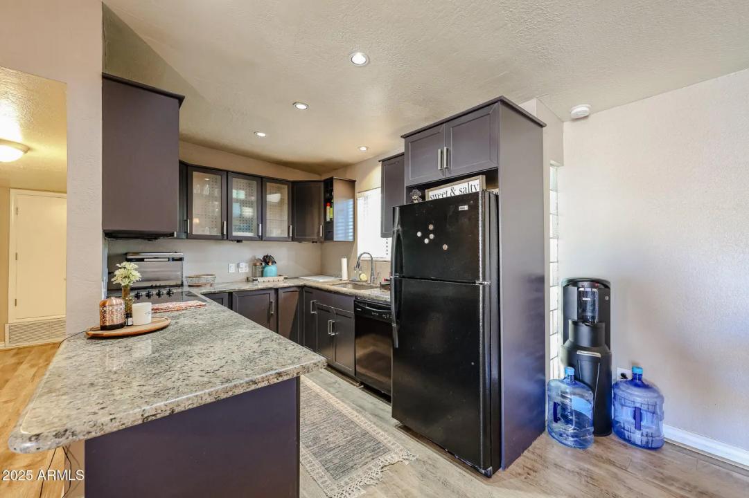 Real Estate Picture 8