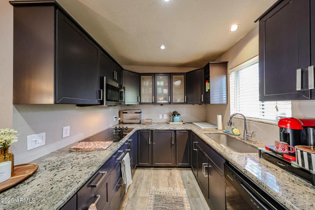 Real Estate Picture 9