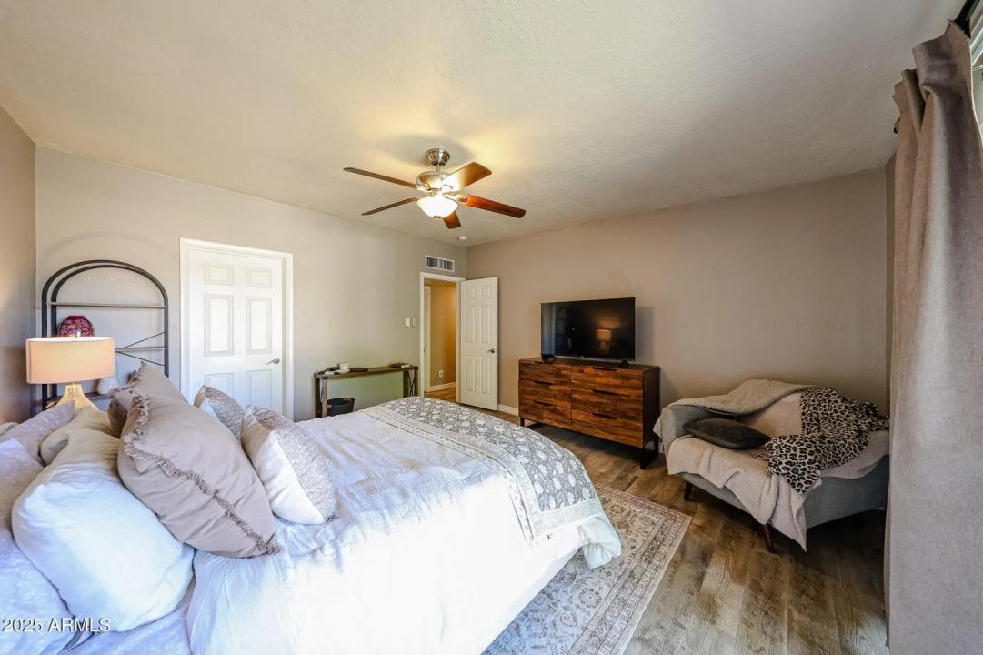 Real Estate Picture 13