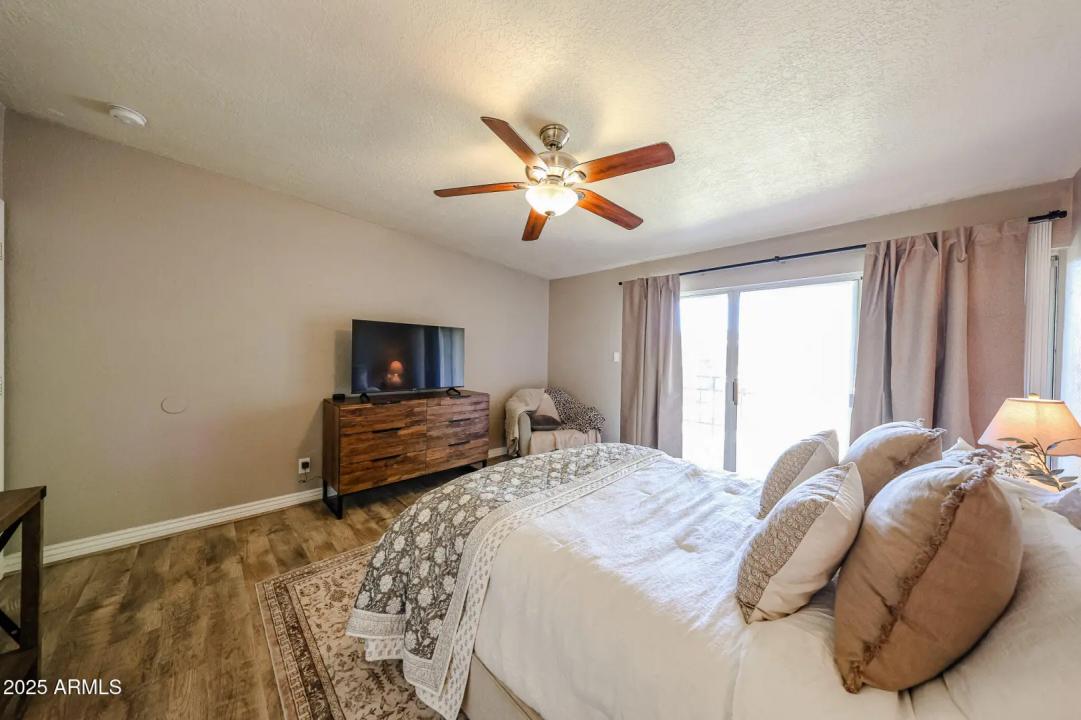 Real Estate Picture 14
