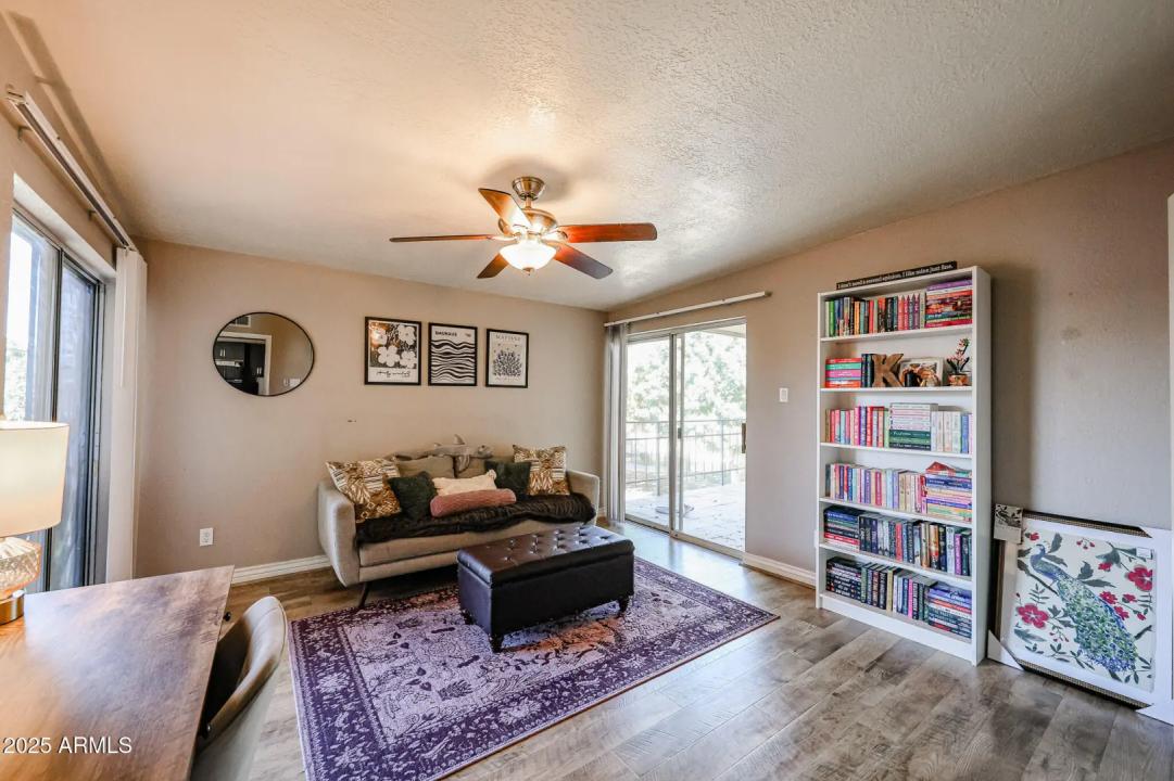 Real Estate Picture 18