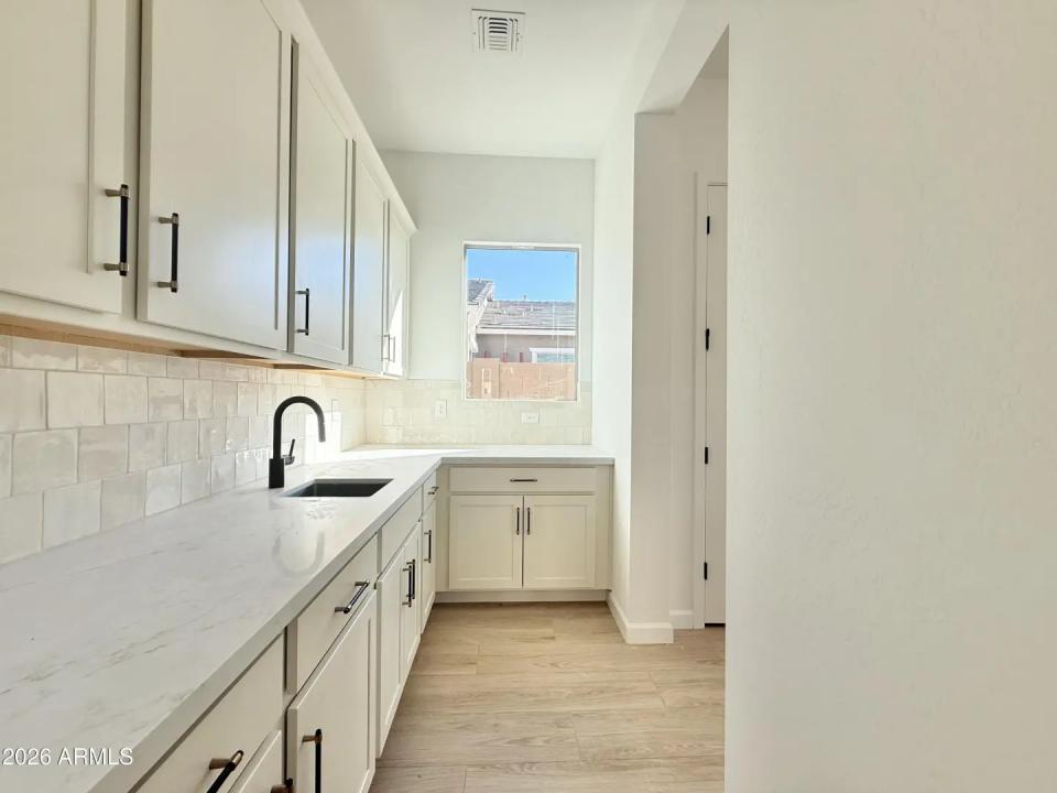 Real Estate Picture 13