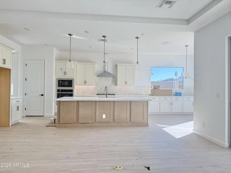 Real Estate Picture 18