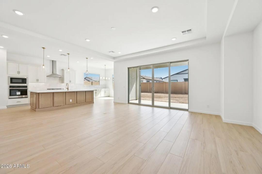 Real Estate Picture 11