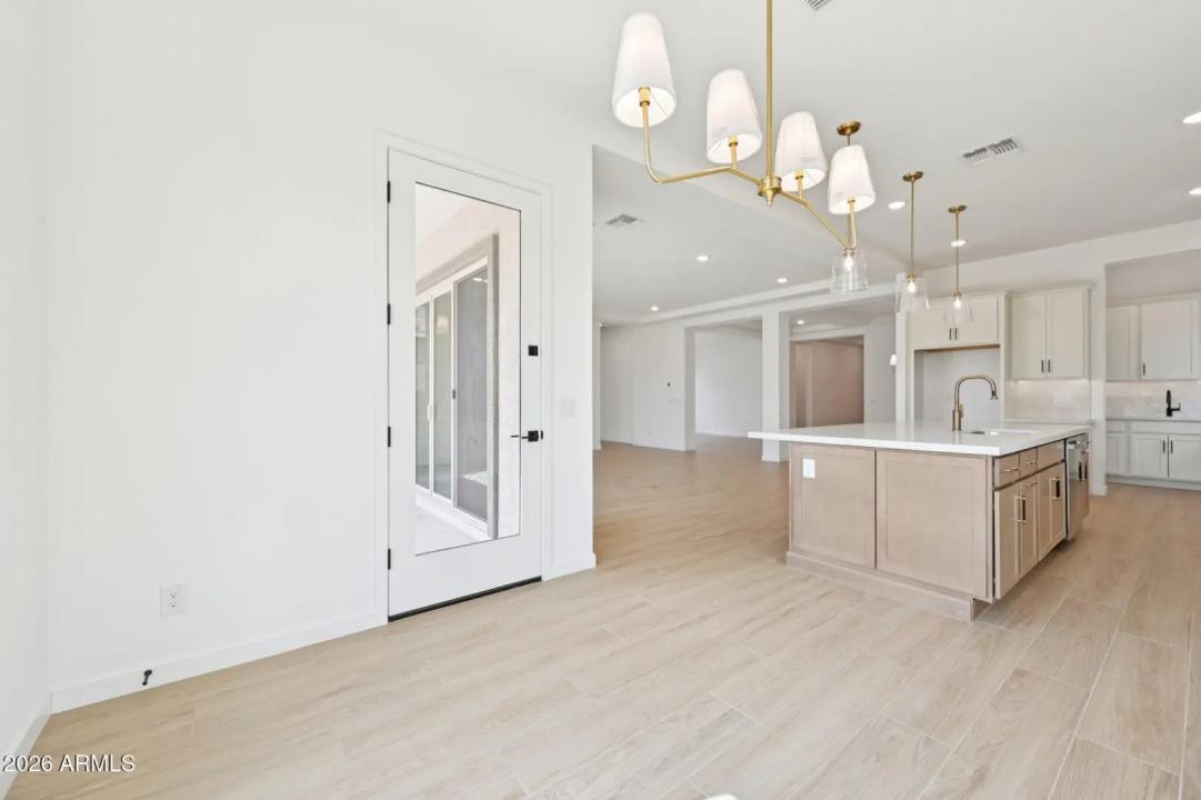 Real Estate Picture 14