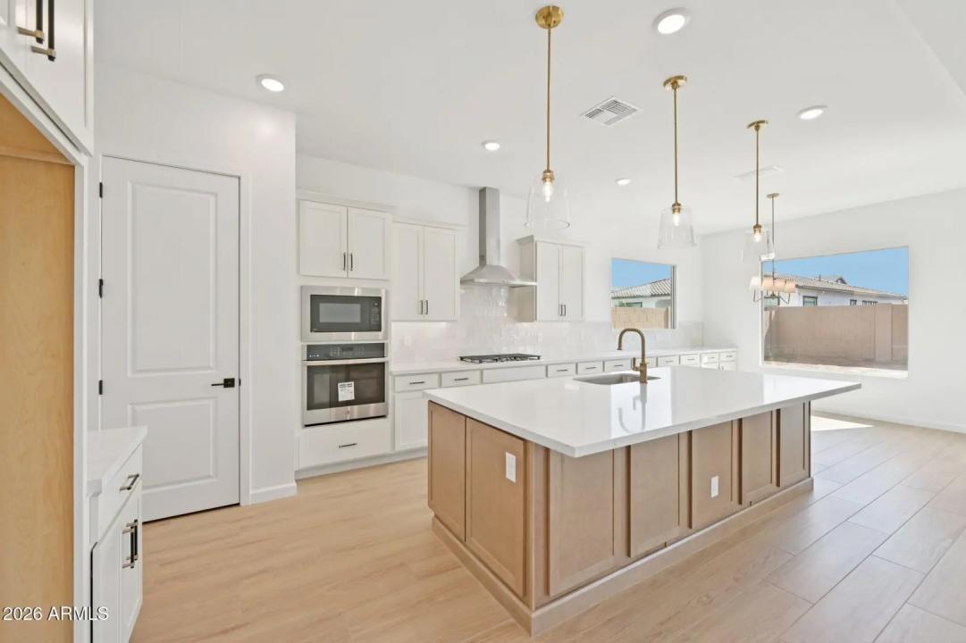 Real Estate Picture 15