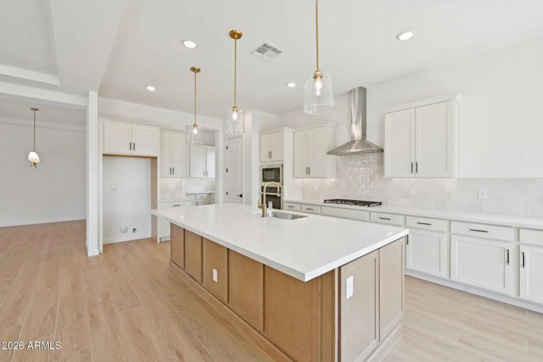 Real Estate Picture 16