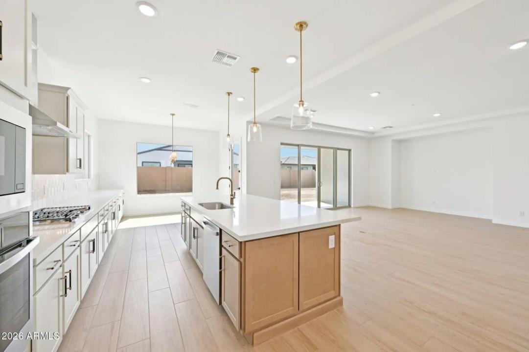 Real Estate Picture 18