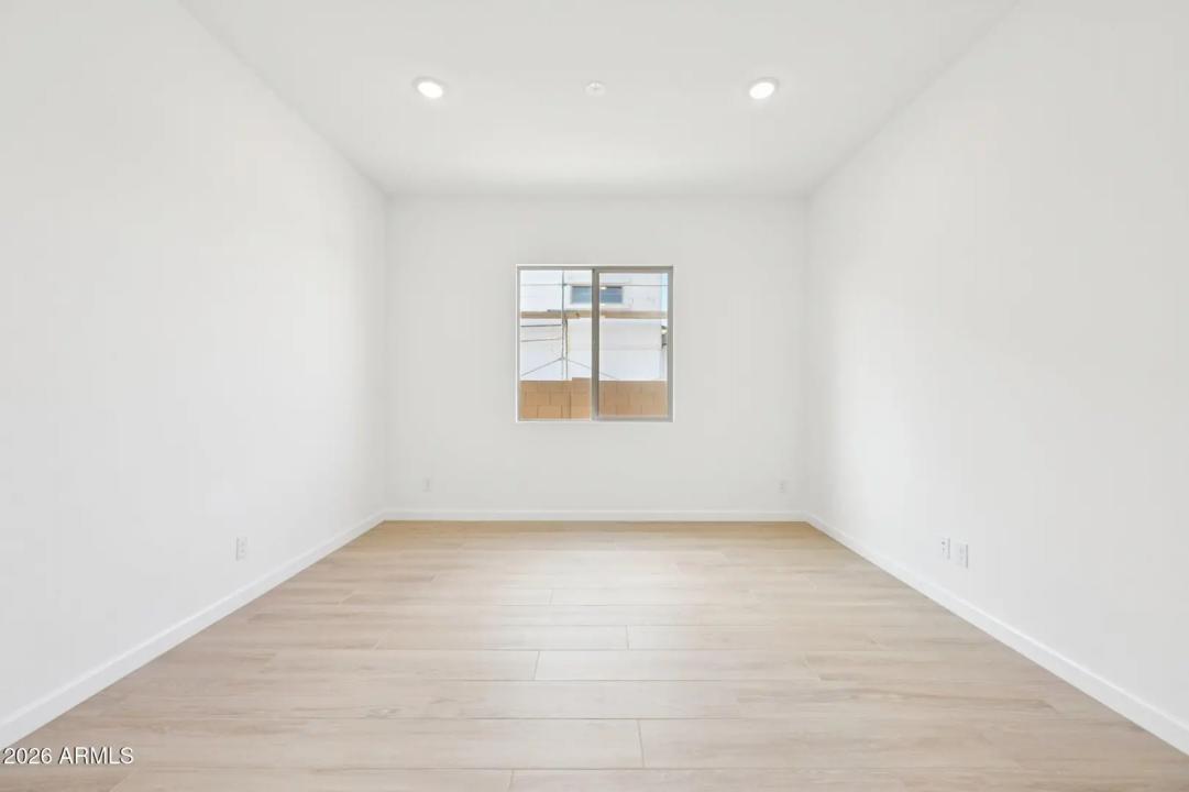 Real Estate Picture 26