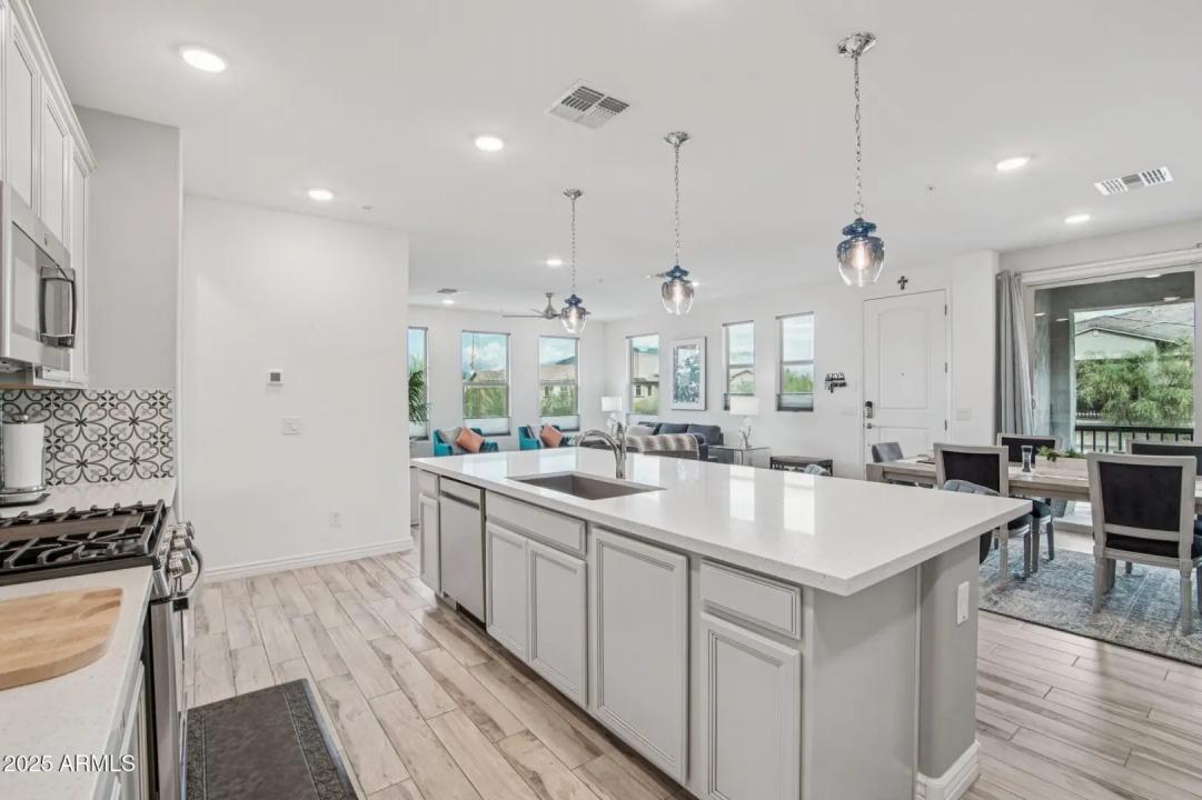 Real Estate Picture 9