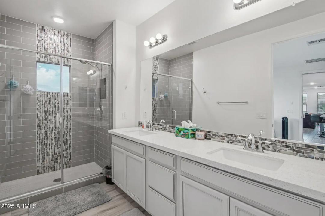 Real Estate Picture 13