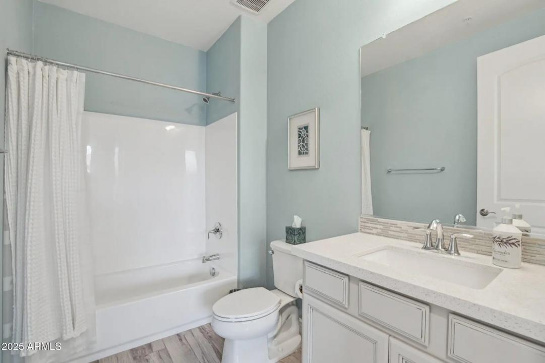 Real Estate Picture 17