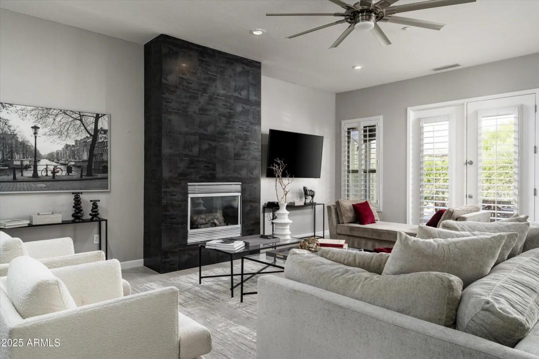 Real Estate Picture 12
