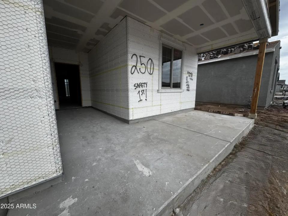 Real Estate Picture 4