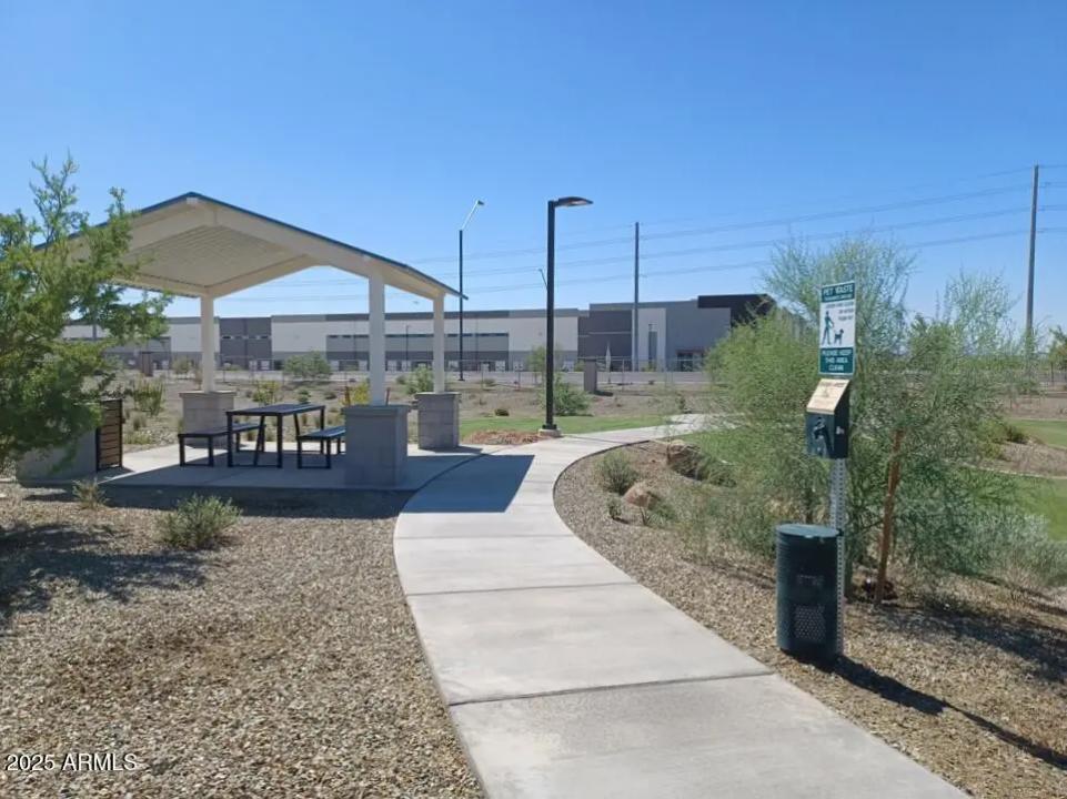 Real Estate Picture 18
