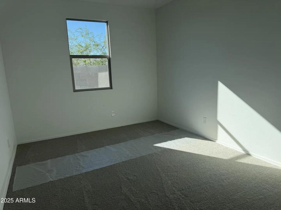 Real Estate Picture 4