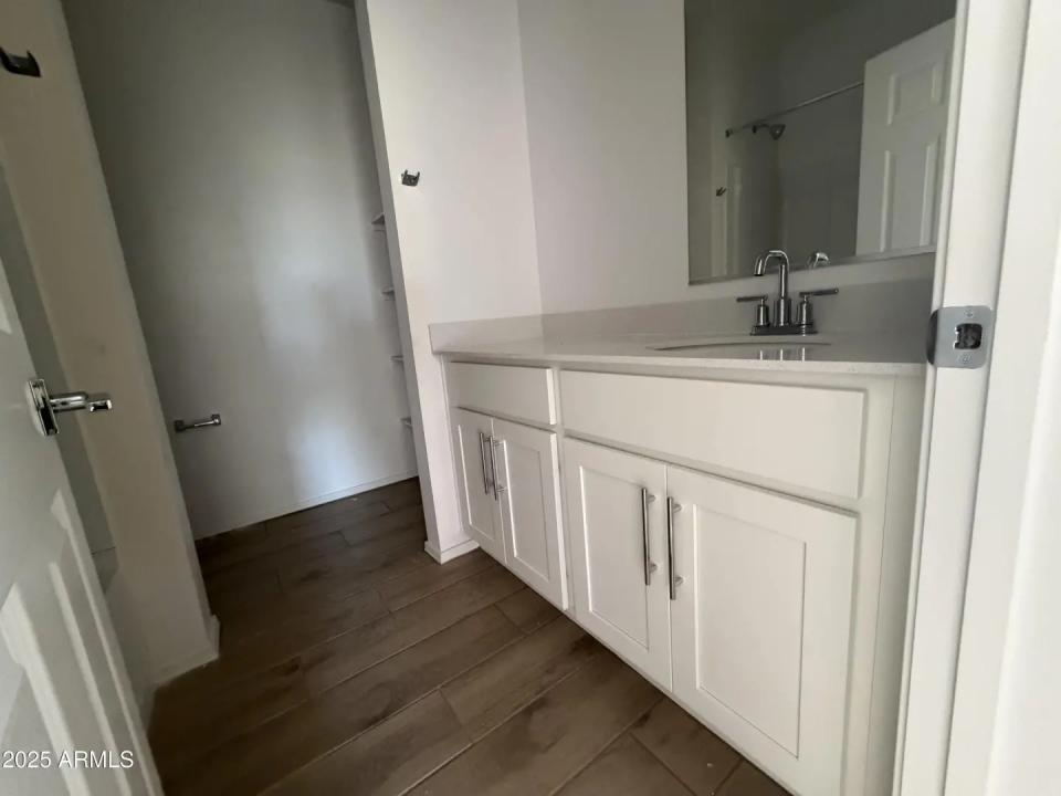 Real Estate Picture 6