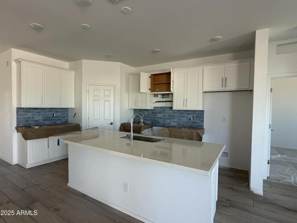 Real Estate Picture 8