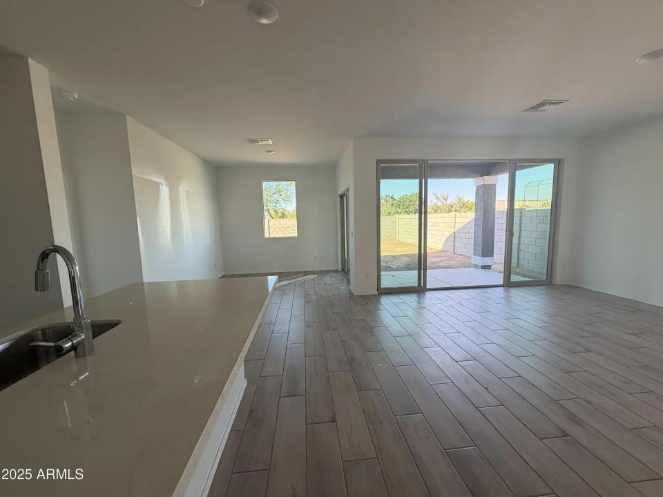 Real Estate Picture 9