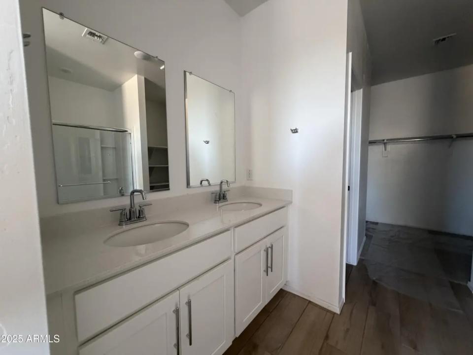 Real Estate Picture 12