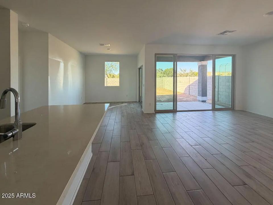 Real Estate Picture 7