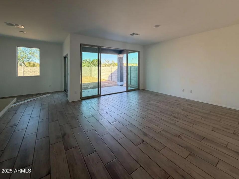 Real Estate Picture 8