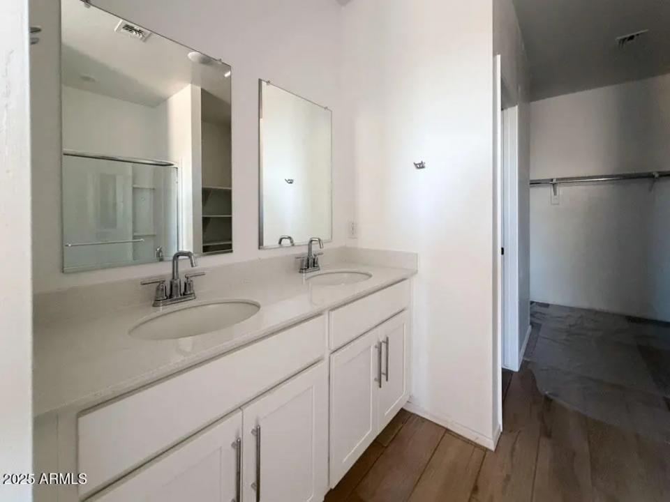 Real Estate Picture 10