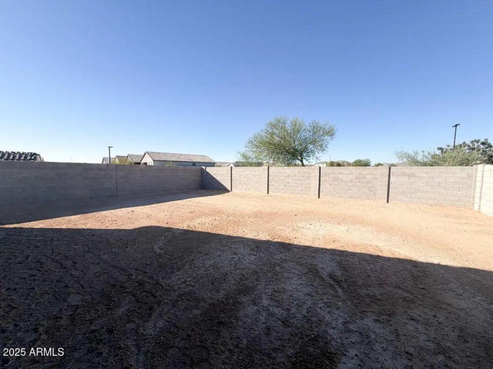 Real Estate Picture 14