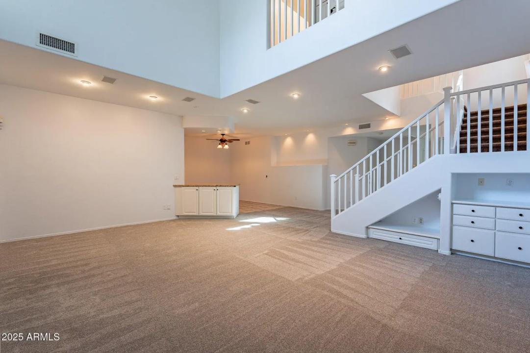 Real Estate Picture 4