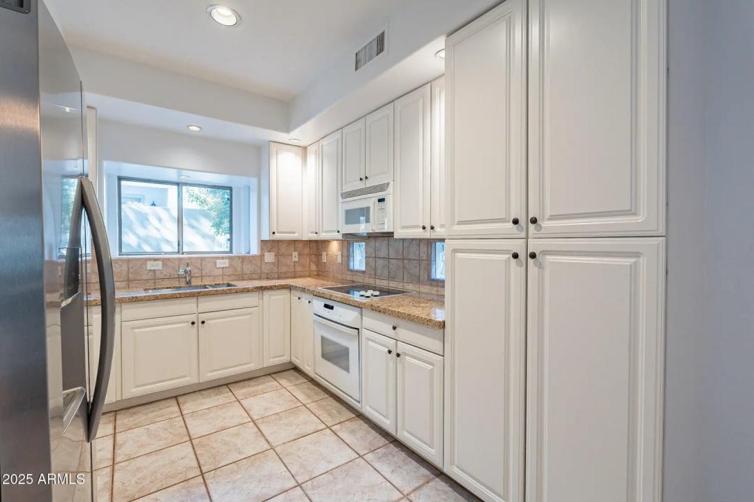 Real Estate Picture 7