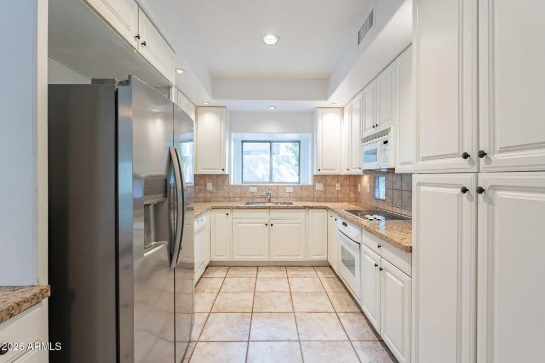 Real Estate Picture 8