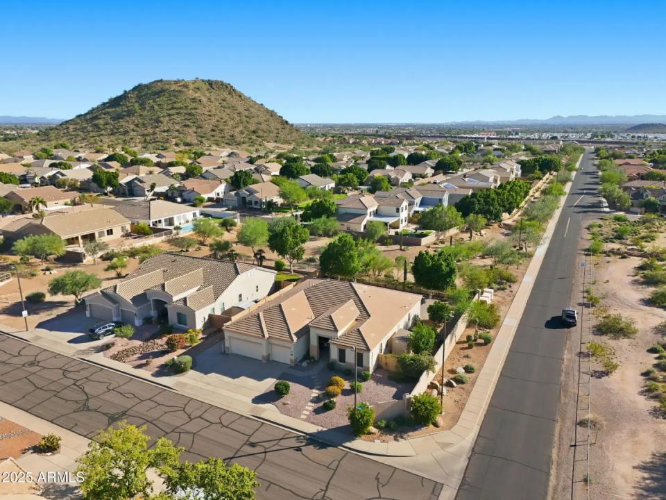 Real Estate Picture 50