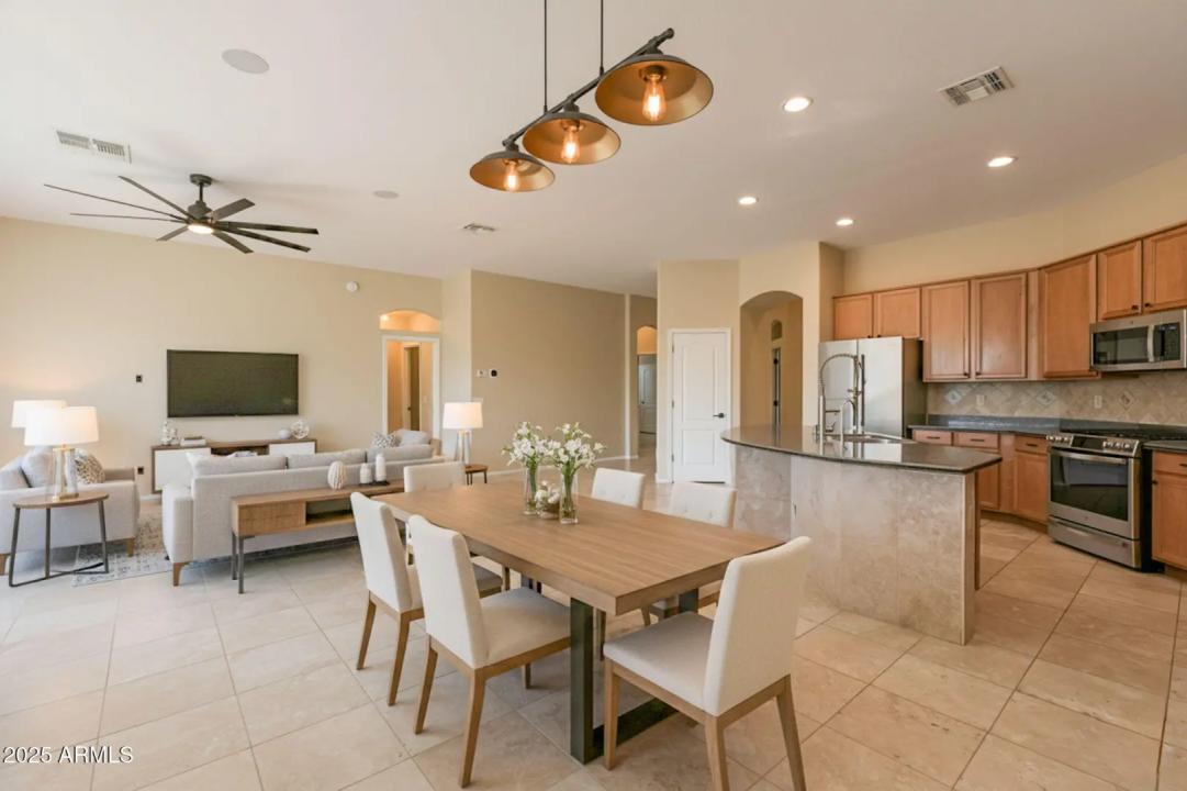 Real Estate Picture 5