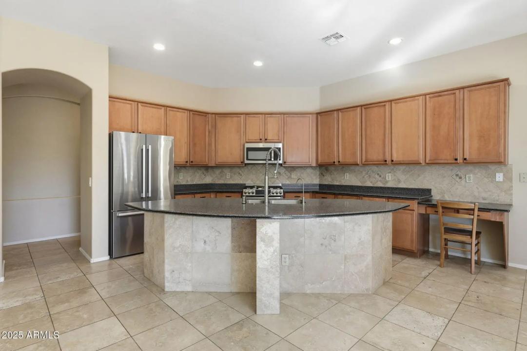 Real Estate Picture 11