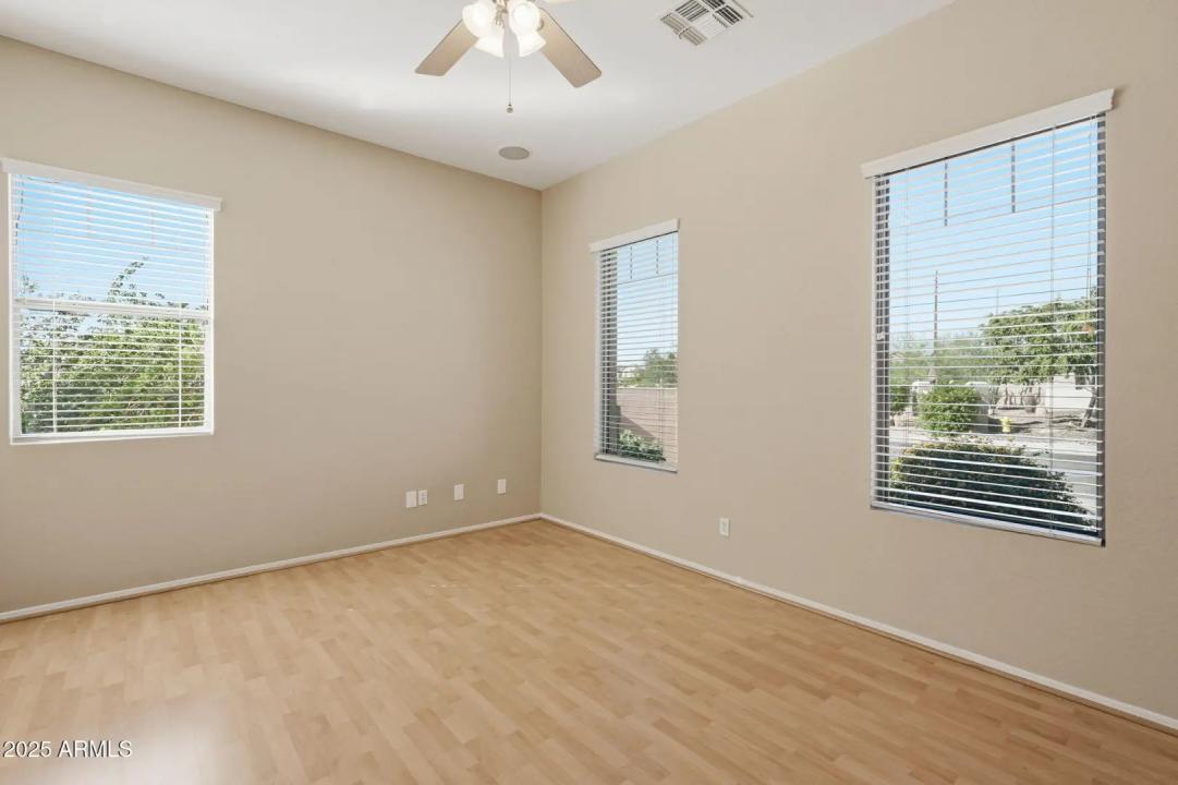 Real Estate Picture 17