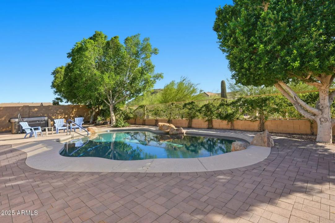 Real Estate Picture 4