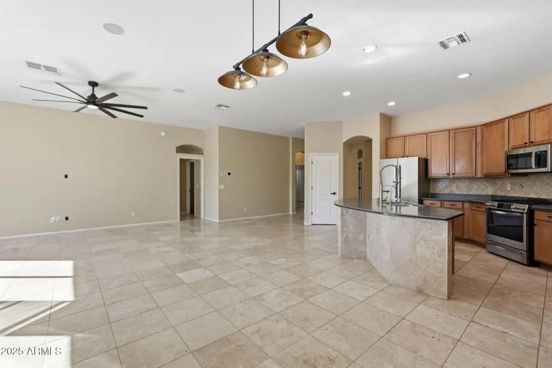 Real Estate Picture 7