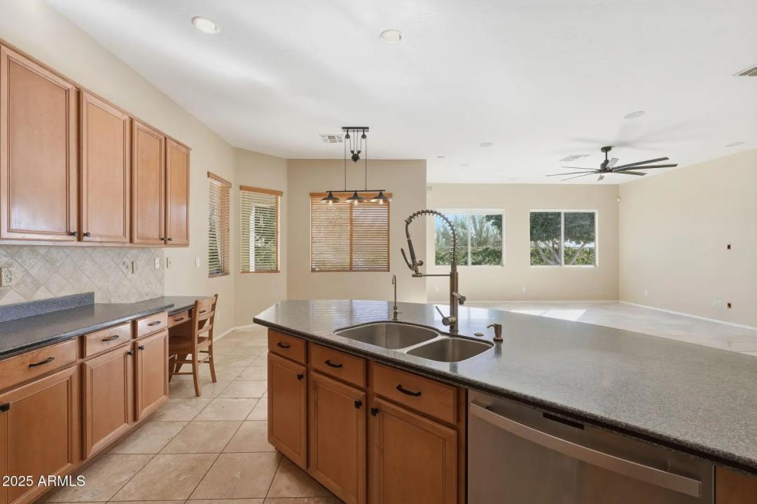 Real Estate Picture 12