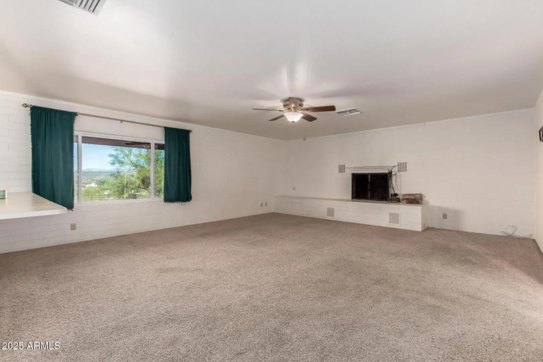 Real Estate Picture 4