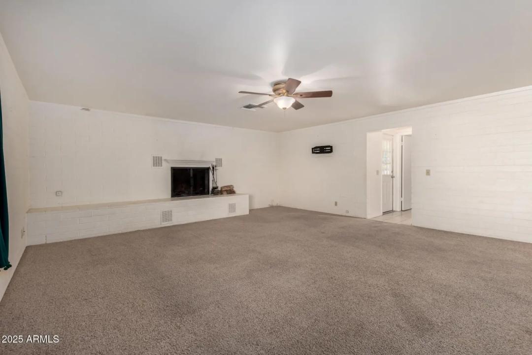 Real Estate Picture 11