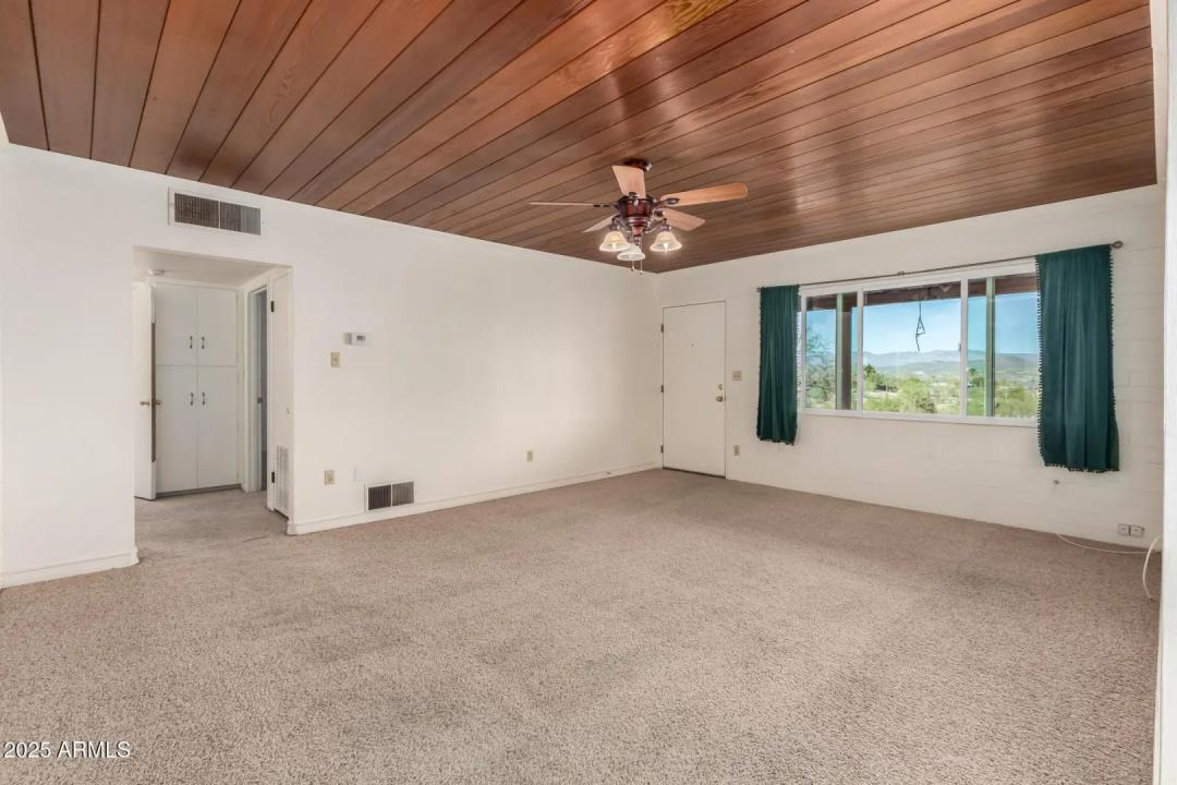 Real Estate Picture 13