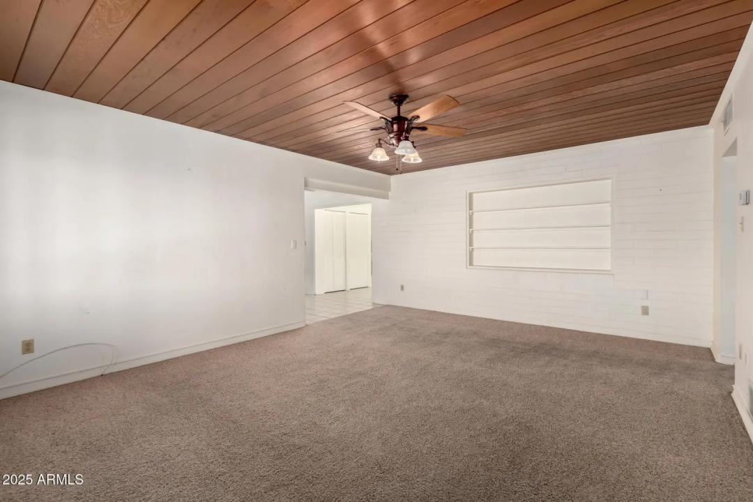 Real Estate Picture 14