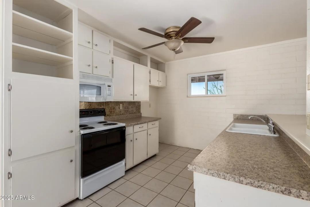 Real Estate Picture 7