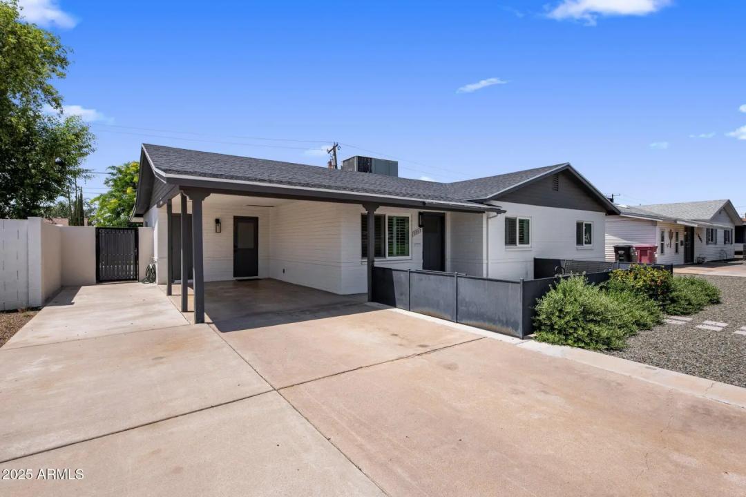 Real Estate Picture 3
